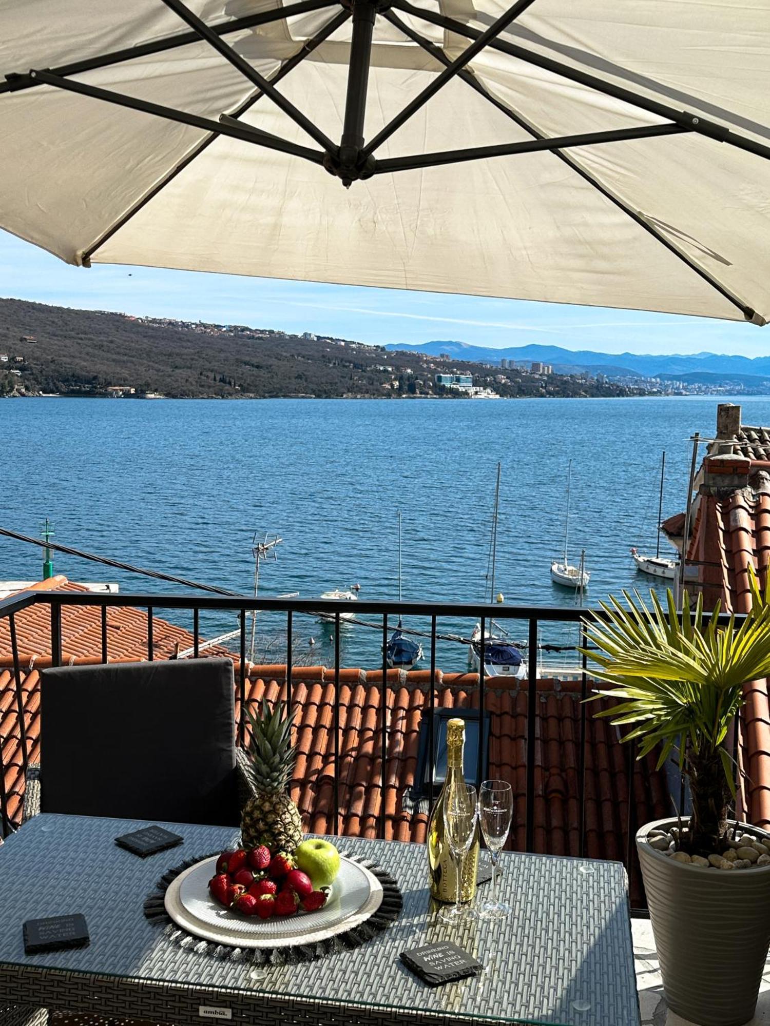 Villa Volos Apartment Karmen With Roof Terrace, Sea View, Free Private Parking Opatija Eksteriør billede