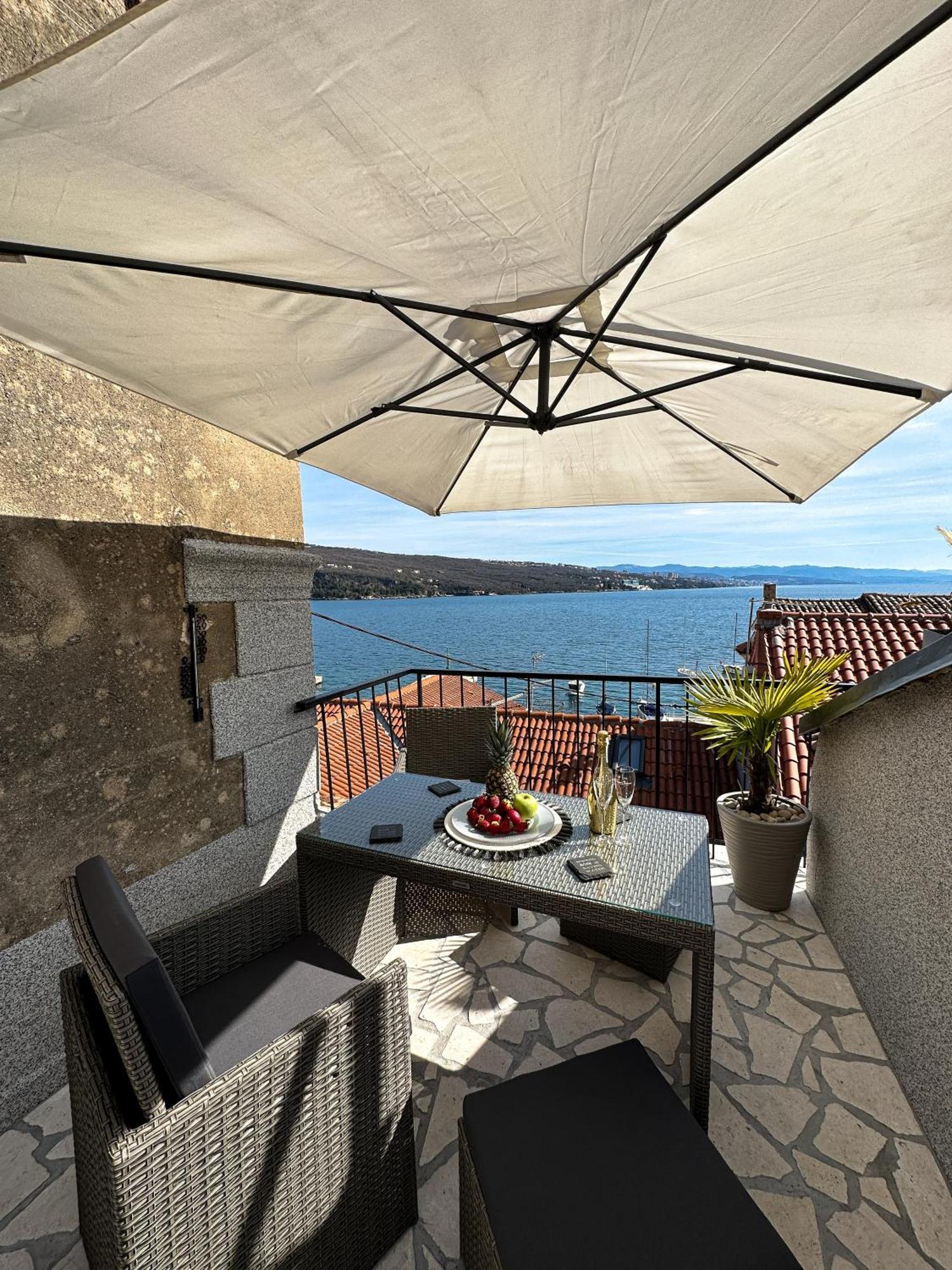 Villa Volos Apartment Karmen With Roof Terrace, Sea View, Free Private Parking Opatija Eksteriør billede